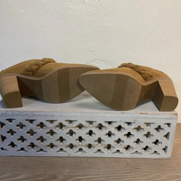 Universal Thread NEW Faux Suede Tan Mule Braided Accent 3 inch Heel #0204 - Picture 7 of 7